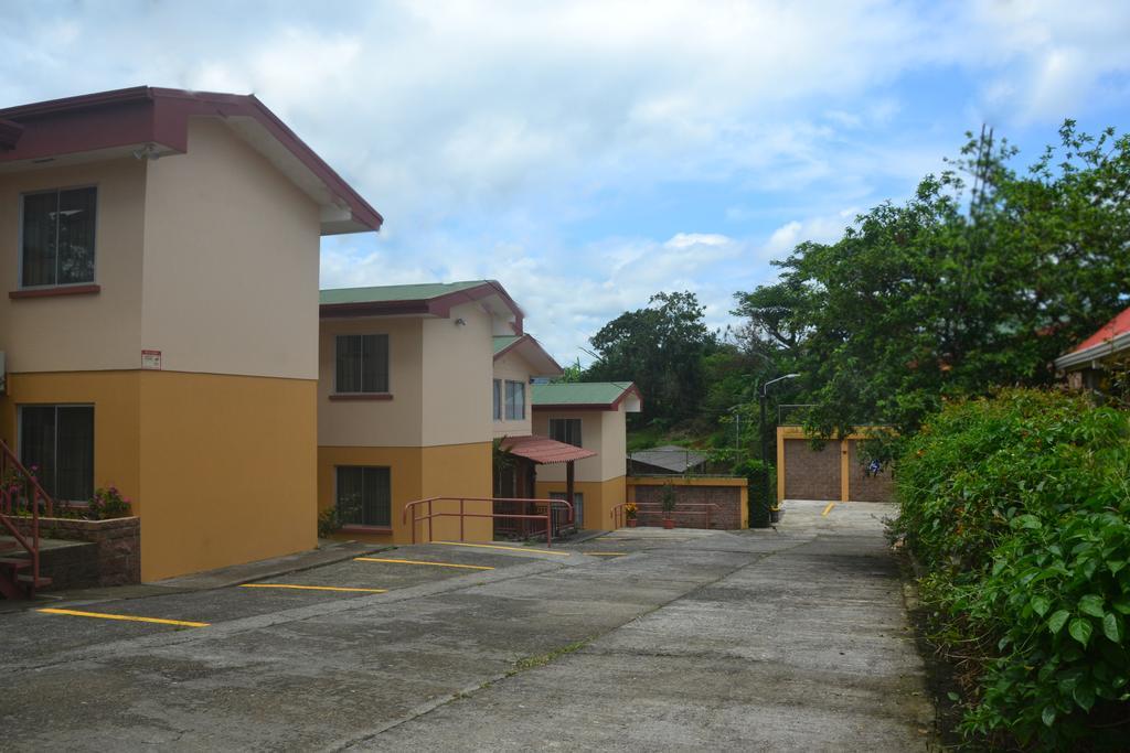 Hotel La Villa Quesada  ภายนอก รูปภาพ