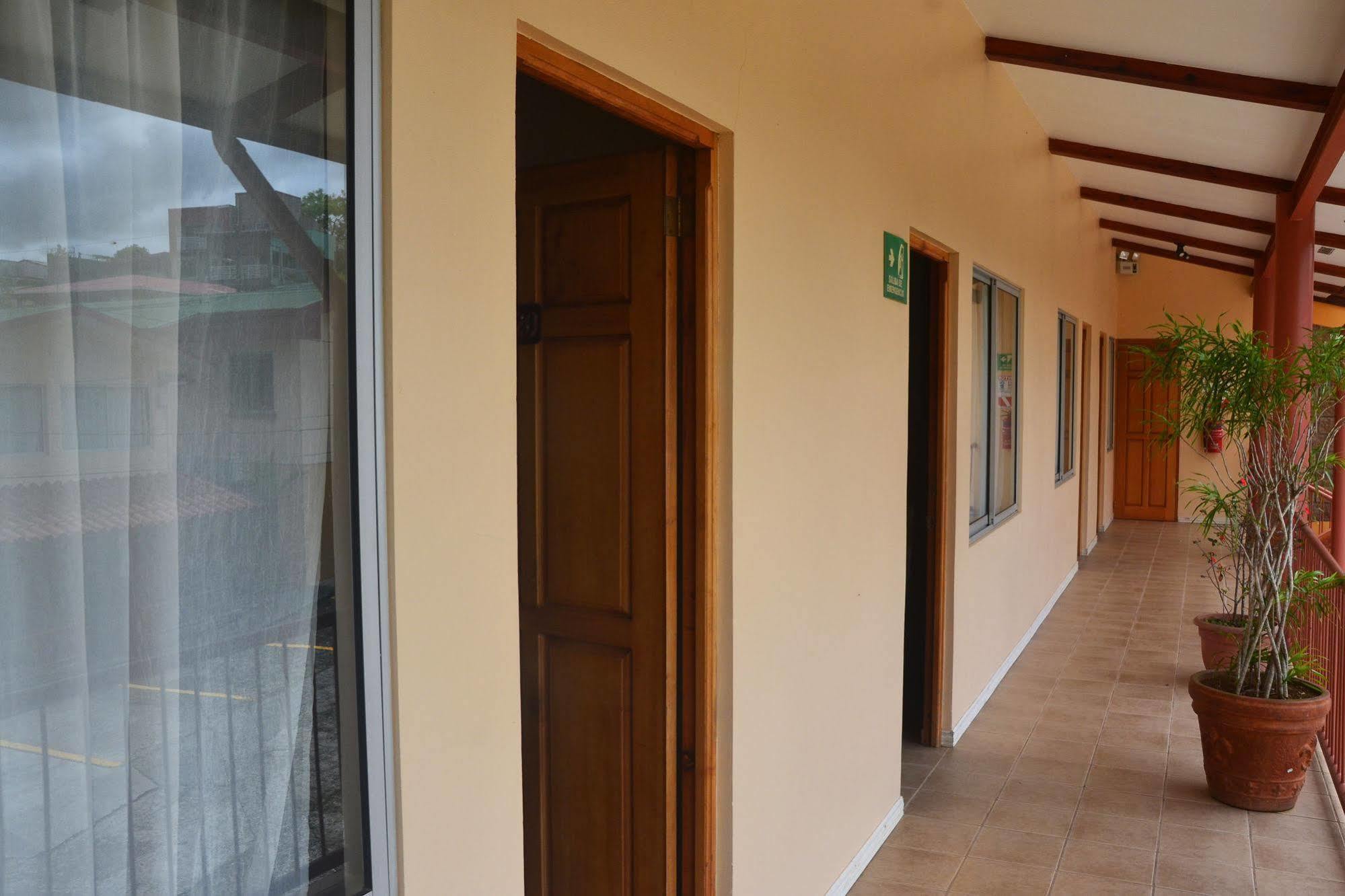Hotel La Villa Quesada  ภายนอก รูปภาพ